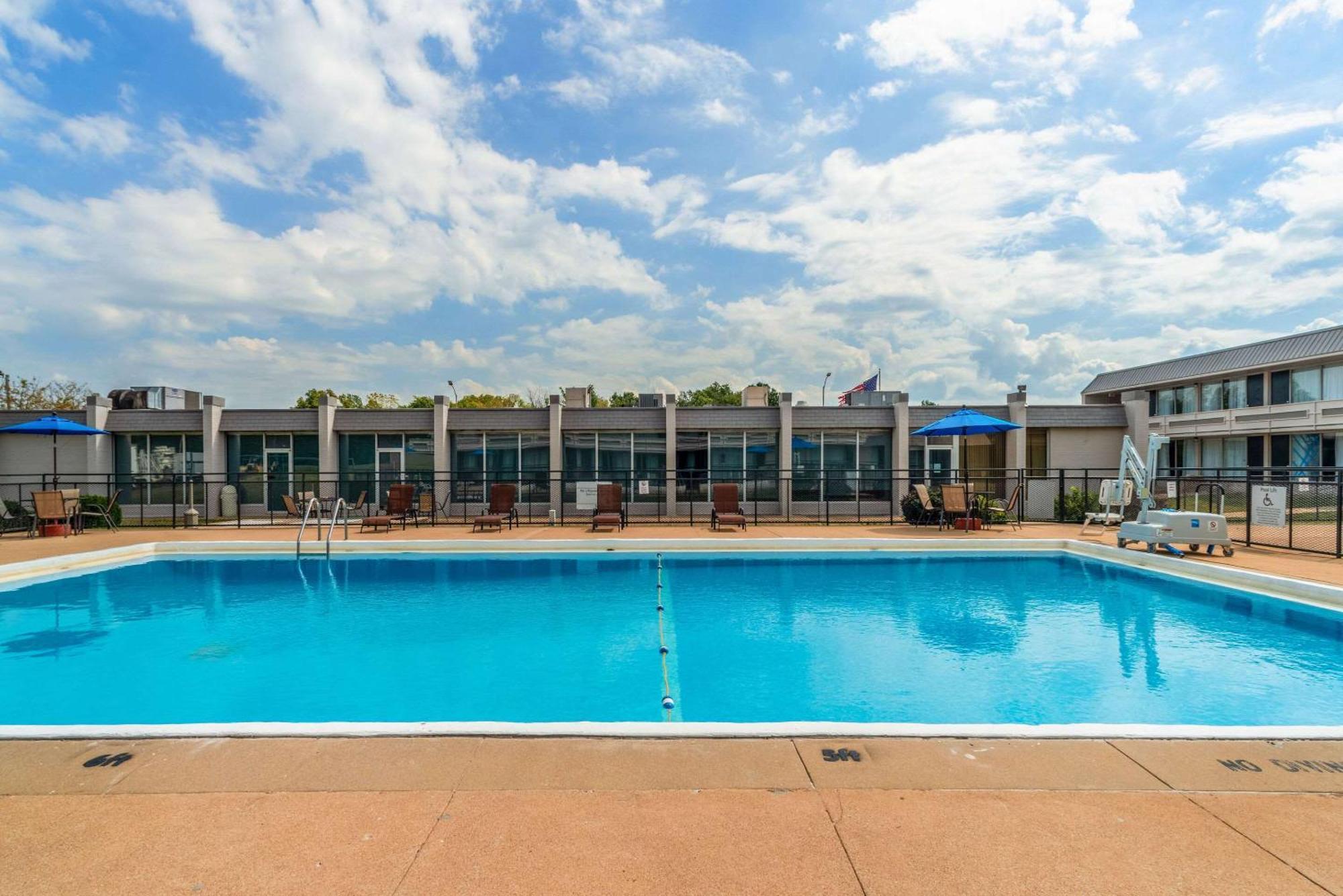 Quality Inn & Suites Vandalia Near I-70 And Hwy 51 Экстерьер фото