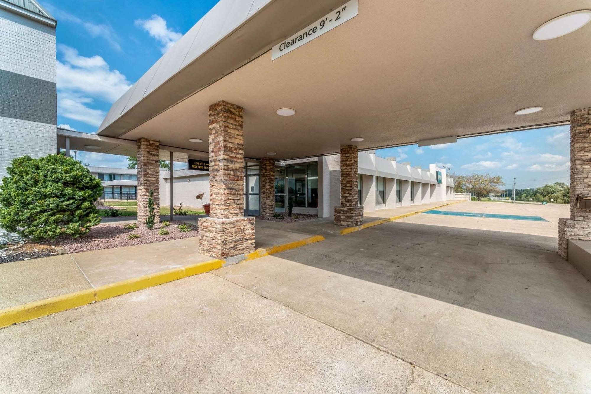 Quality Inn & Suites Vandalia Near I-70 And Hwy 51 Экстерьер фото