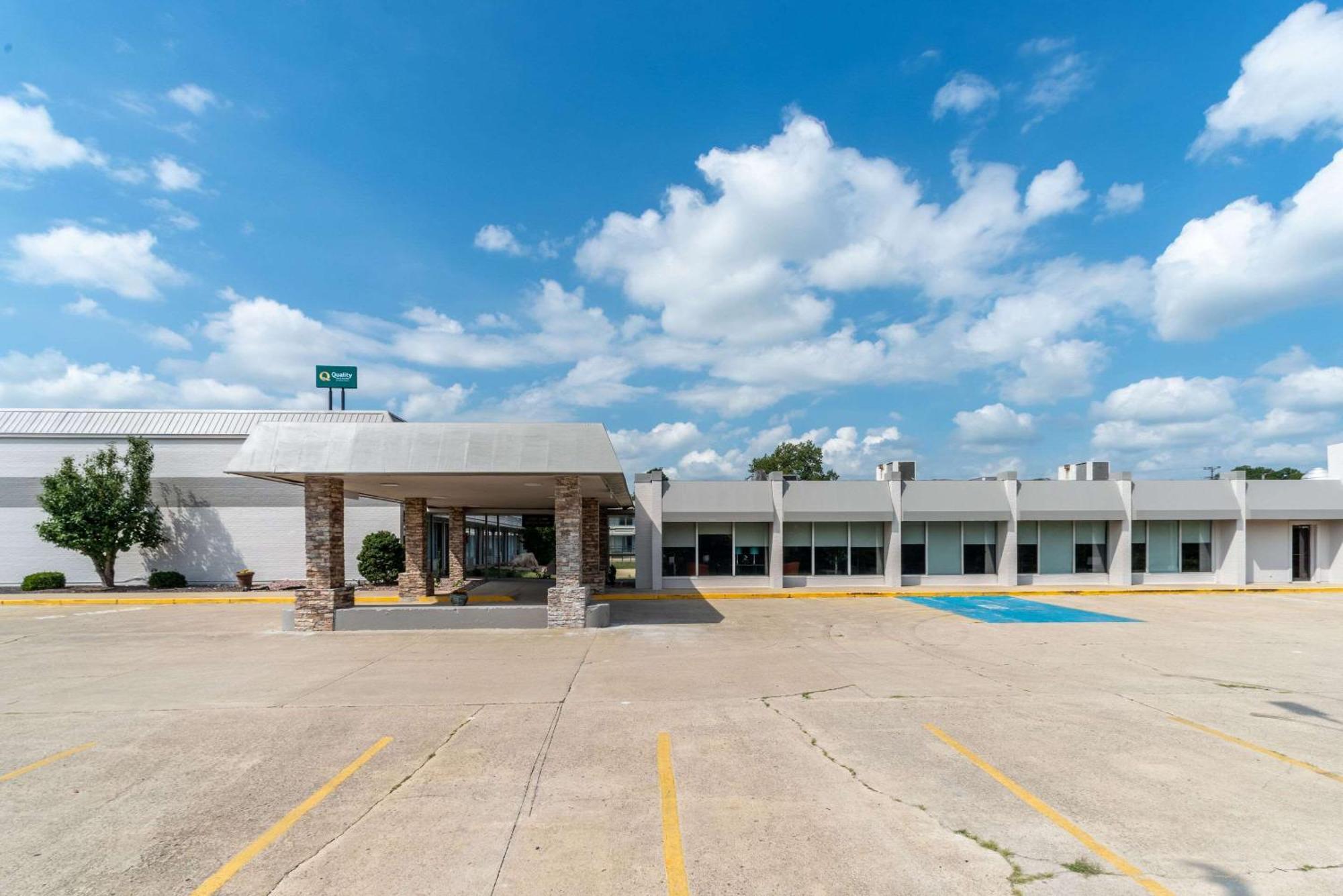 Quality Inn & Suites Vandalia Near I-70 And Hwy 51 Экстерьер фото
