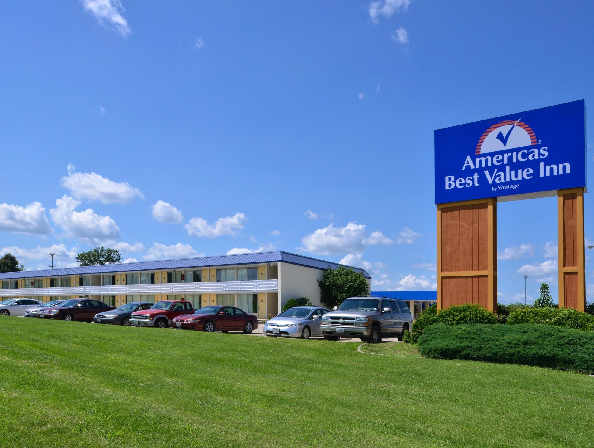Quality Inn & Suites Vandalia Near I-70 And Hwy 51 Экстерьер фото