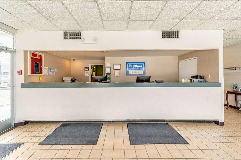 Quality Inn & Suites Vandalia Near I-70 And Hwy 51 Интерьер фото