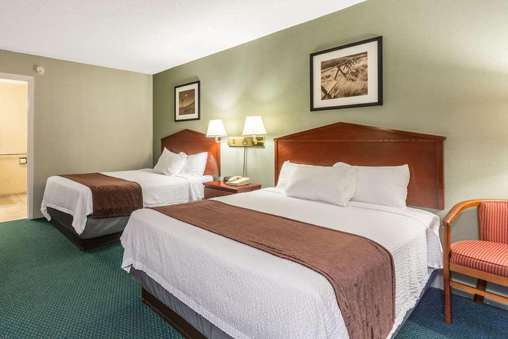 Quality Inn & Suites Vandalia Near I-70 And Hwy 51 Номер фото
