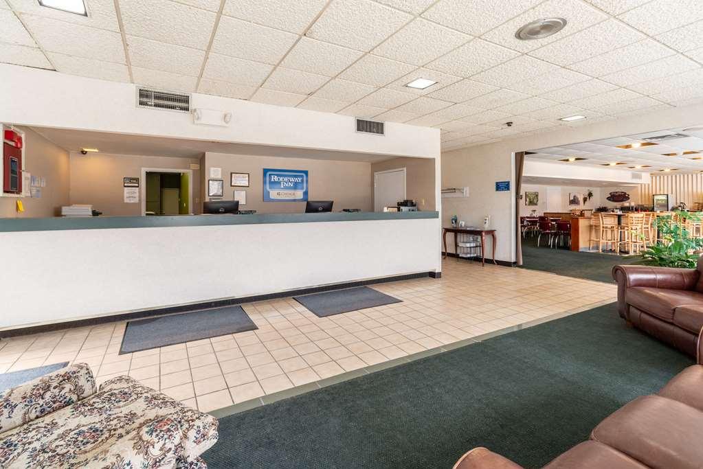 Quality Inn & Suites Vandalia Near I-70 And Hwy 51 Интерьер фото