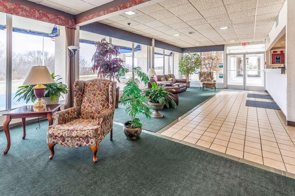Quality Inn & Suites Vandalia Near I-70 And Hwy 51 Интерьер фото